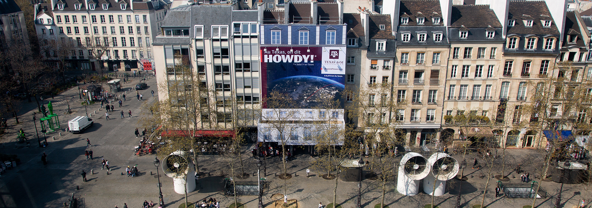 International Ad in Paris